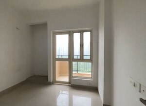 Room in 3.5 BHK Apartment at Express Zenith, Sector 77 – for Sale