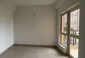 Room in 3.5 BHK Apartment at Express Zenith, Sector 77 – for Sale