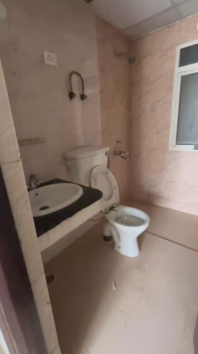 Bathroom, express-zenith 3.5 Bedroom 1310 Sq.Ft. Apartment In Sector 77 Noida 10582815