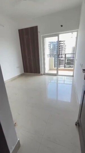Room in 3.5 BHK Apartment at Express Zenith, Sector 77 – for Sale