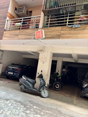 Parking in 2 BHK Builder Floor at Sector 49 – for Sale
