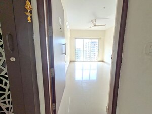 2 BHK Apartment – Entrance View at The Wadhwa Solitaire, Kolshet Road - for Rent