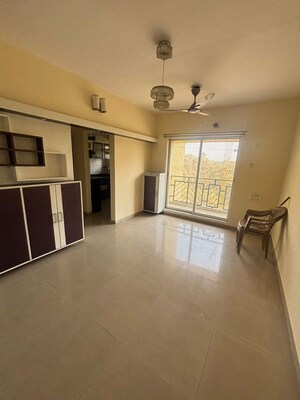 Room in 2 BHK Apartment at Rosa Elite, Bhayandarpada – for Rent