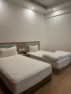 Bedroom in  Pg at Dlf City Phase 3 – for Rent
