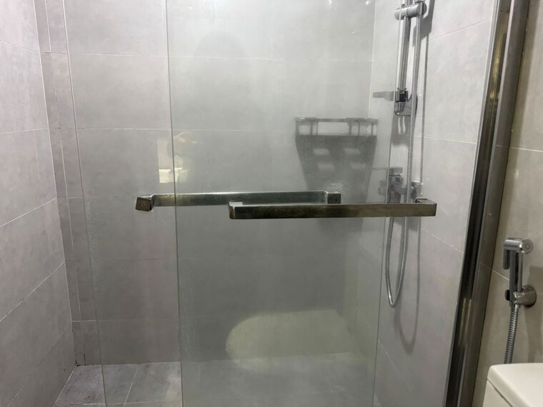 Bathroom, dlf city phase 3 Pg For Boys & Girls In Dlf City Phase 3 10582804
