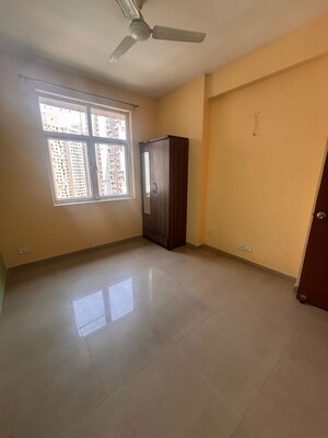 Room in 2 BHK Apartment at Amrapali Kingswood, Sector 4 Greater Noida – for Rent