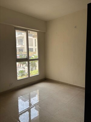 Room in 2 BHK Apartment at Signature Global Prime, Sector 63a – for Rent