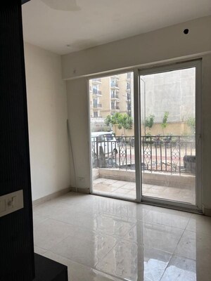 Room in 2 BHK Apartment at Signature Global Prime, Sector 63a – for Rent