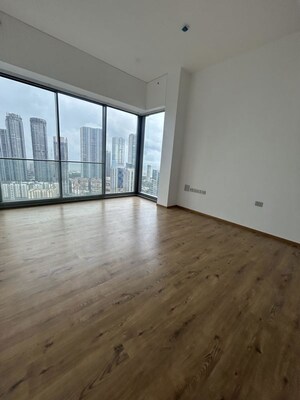 Room in 4 BHK Apartment at Rustomjee Crown, Prabhadevi – for Rent