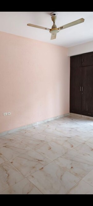 Room in 2.5 BHK Apartment at Mahagun Maple, Sector 50 – for Sale