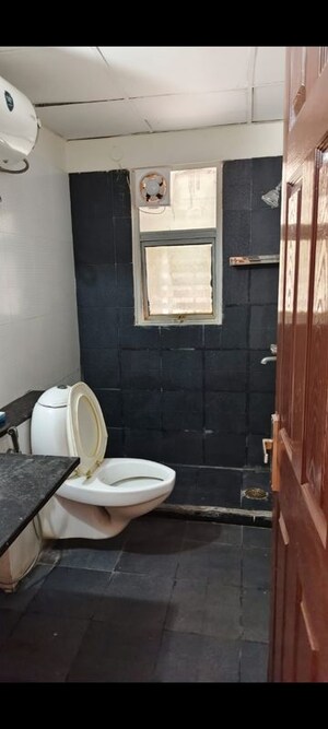 Bathroom in 2.5 BHK Apartment at Mahagun Maple, Sector 50 – for Sale