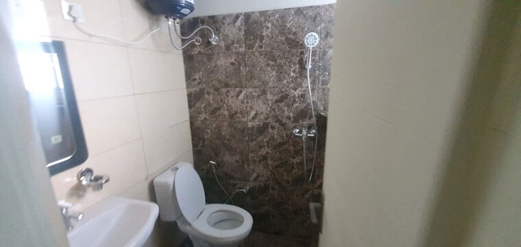 Bathroom, nagla road 1 Bedroom 750 Sq.Ft. Apartment In Nagla Road Zirakpur 10582898