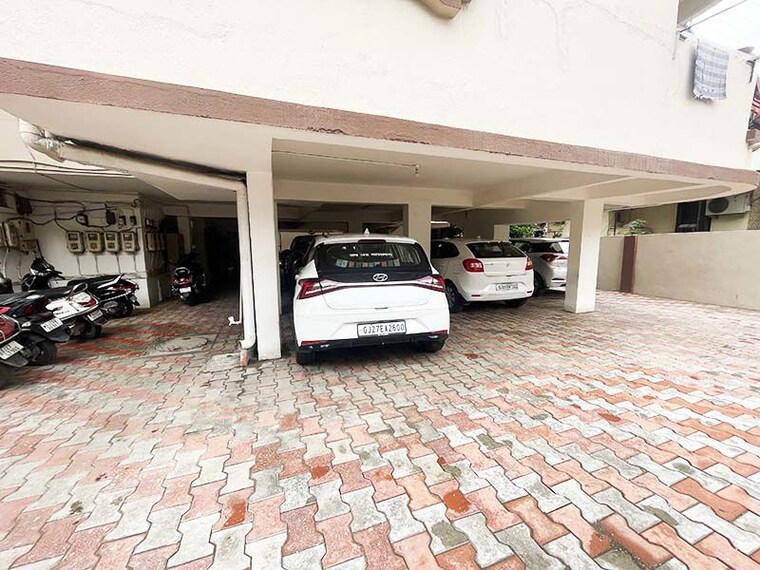  Parking, maninagar 2 Bedroom 1080 Sq.Ft. Apartment In Maninagar Ahmedabad 10582925