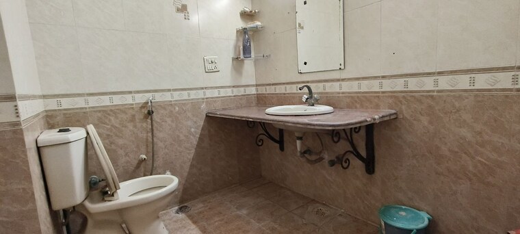 Bathroom, sector 37 Pg For Girls In Sector 37 10109724