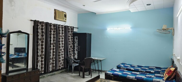 Master Bedroom, sector 37 Pg For Girls In Sector 37 10109724