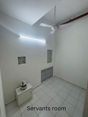 Room in 4 BHK Apartment at Ireo Skyon, Sector 60 – for Sale