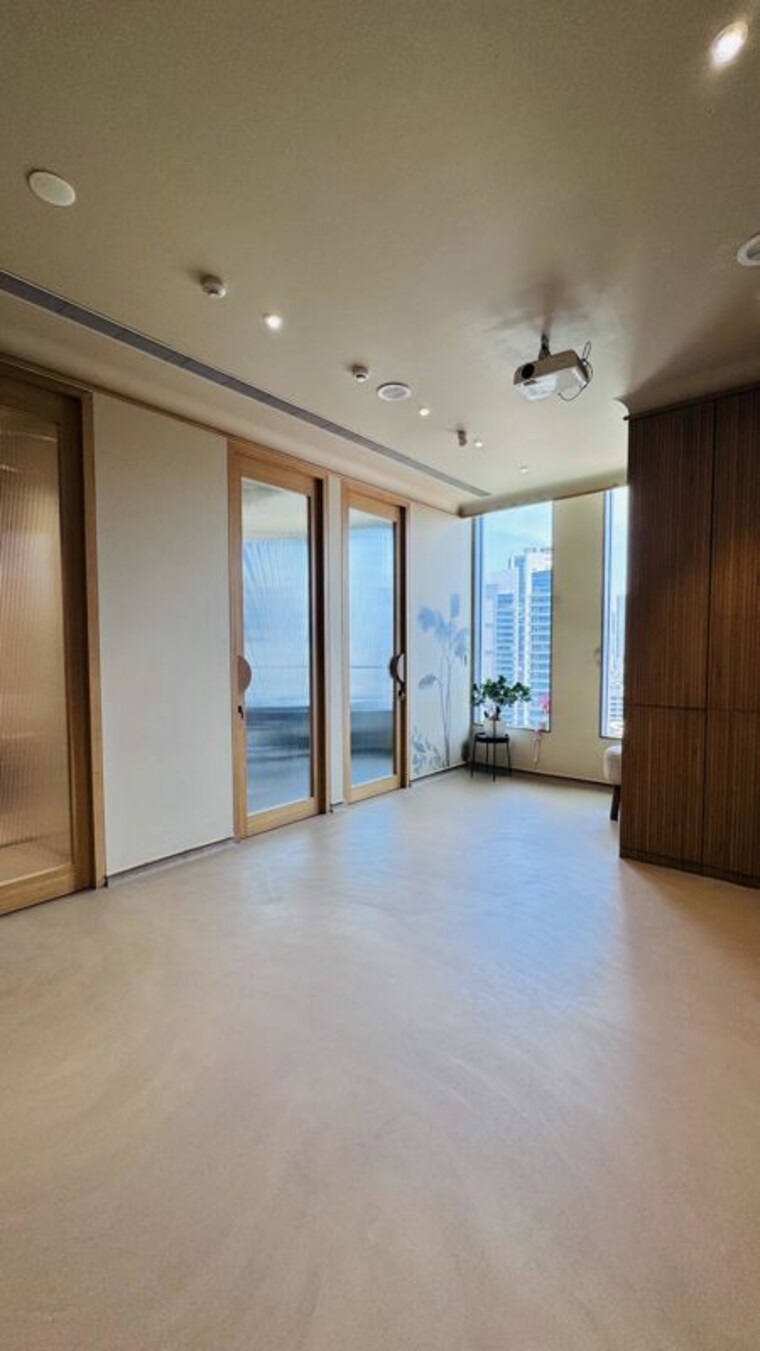 Room, one-lodha-place Commercial Office Space 670 Sq.Ft. In Lower Parel Mumbai 10582979