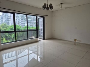 Room in 3.5 BHK Apartment at Ireo Skyon, Sector 60 – for Sale
