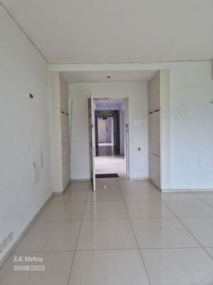 Room in 2.5 BHK Apartment at Ireo Skyon, Sector 60 – for Sale