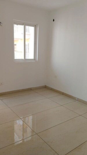 Room in 3.5 BHK Apartment at One OAK Natura, Sushant Golf City – for Sale