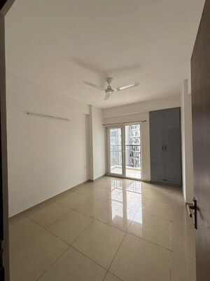Room in 3 BHK Apartment at Jaypee Greens Aman, Sector 151 – for Sale