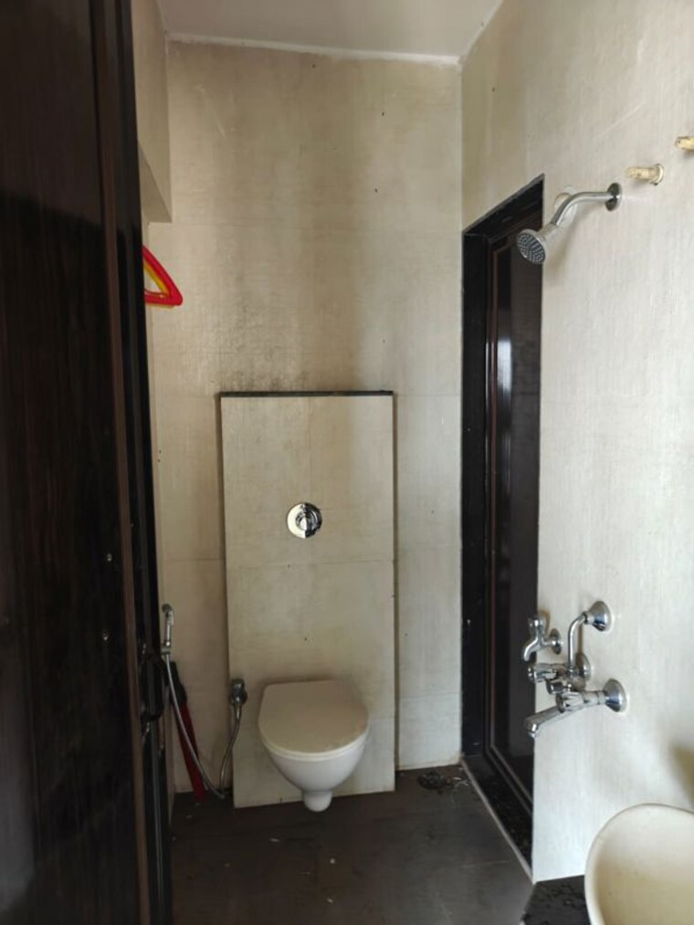 Bathroom, godrej-emerald 3 Bedroom 720 Sq.Ft. Apartment In Ghodbunder Road Thane 10582999
