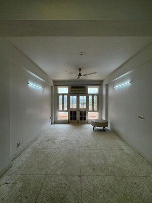 Room in 3 BHK Apartment at Oasis Apartments, Sector 55 – for Rent