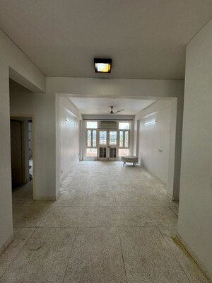 Room in 3 BHK Apartment at Oasis Apartments, Sector 55 – for Rent