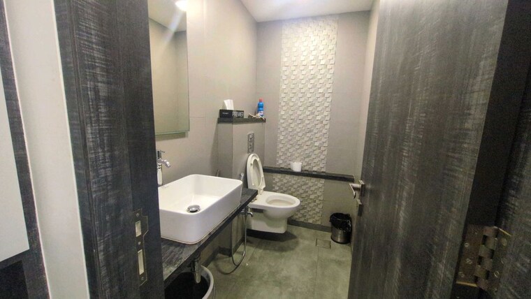Bathroom, lodha-supremus-lower-parel Commercial Office Space 890 Sq.Ft. In Lower Parel Mumbai 10583011