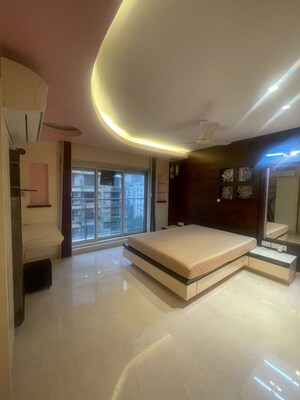 4 BHK Apartment For Rent in Khar West