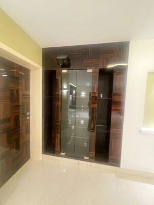 Furnished Amenities in 4 BHK Apartment at Khar West – for Rent