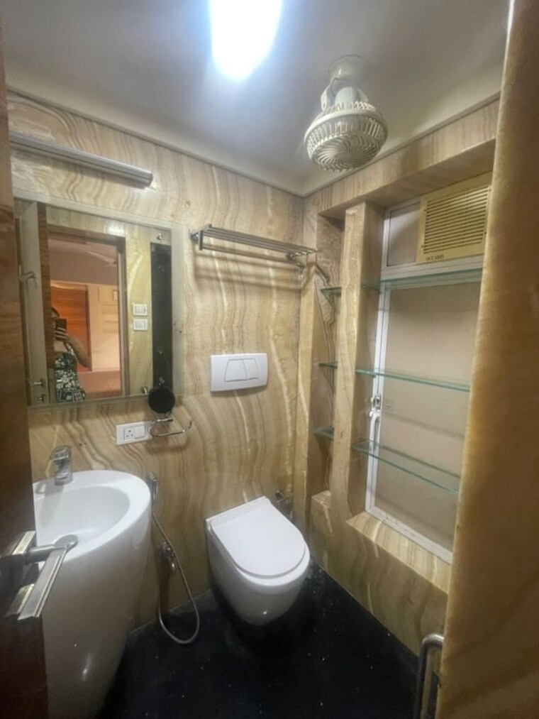 Bathroom, khar west 4 Bedroom 2400 Sq.Ft. Apartment In Khar West Mumbai 10583004