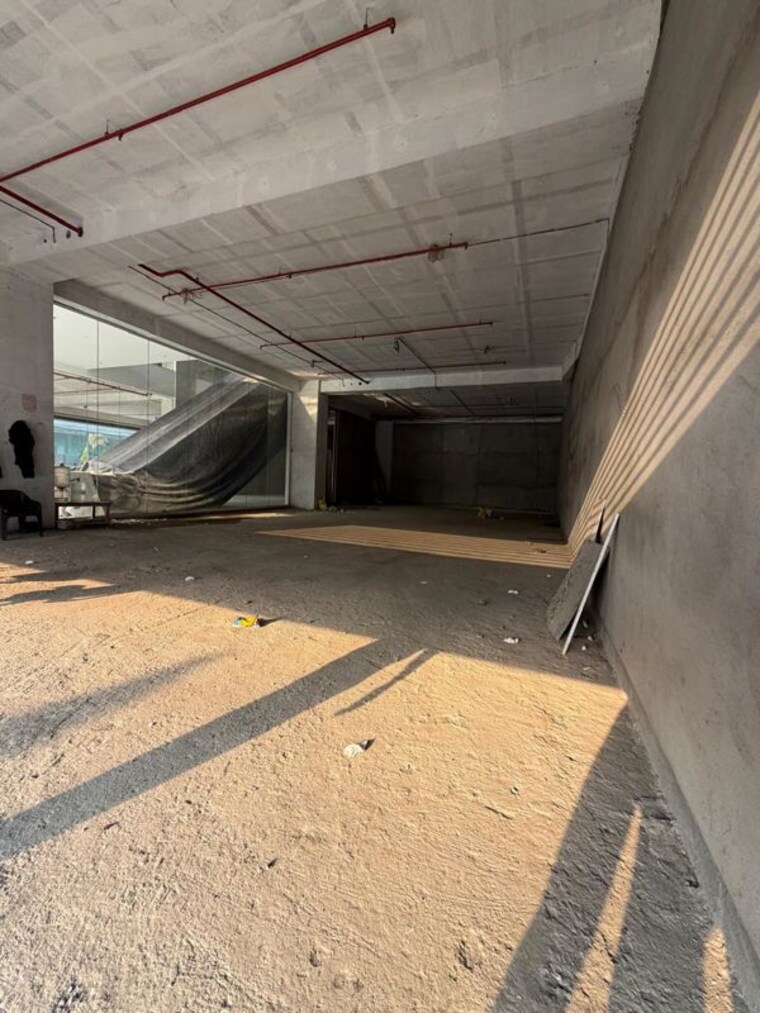 Parking, plutonium-business-park Commercial Showroom 6000 Sq.Ft. In Turbhe Navi Mumbai 10583012