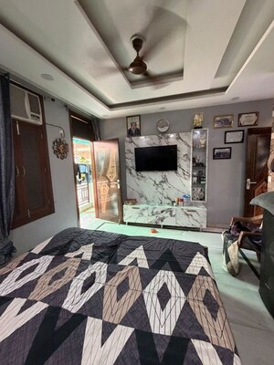 Team Area in 3 BHK Builder Floor at Panchsheel Vihar – for Sale