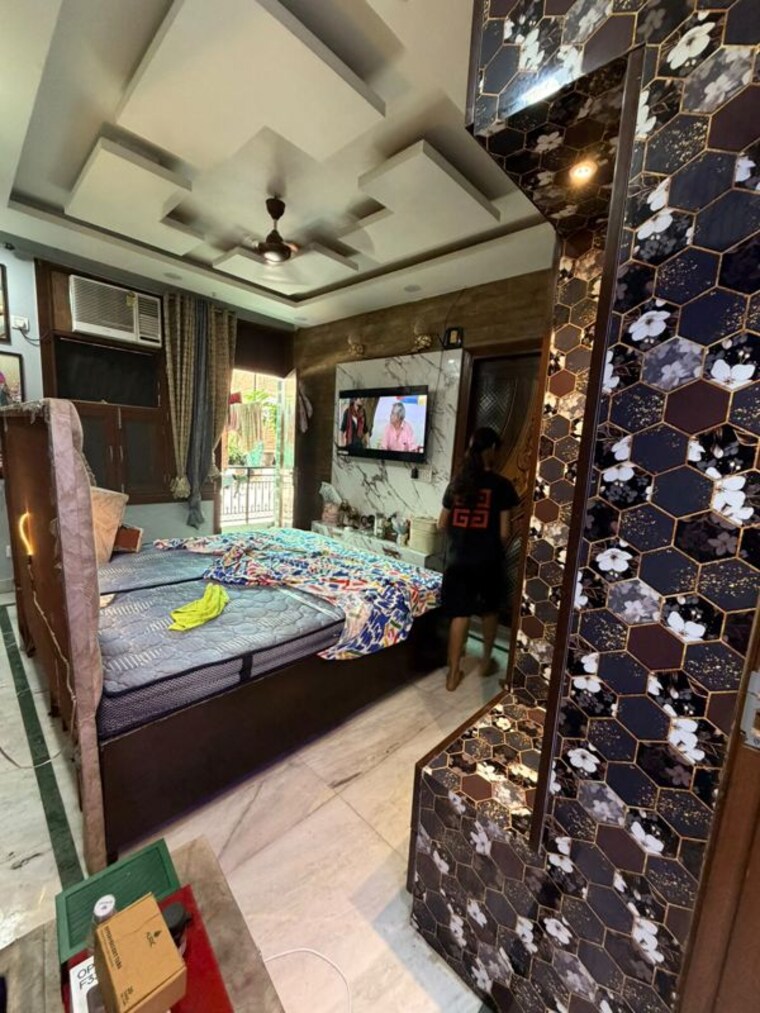 Bedroom, panchsheel vihar 3 Bedroom 105 Sq.Yd. Builder Floor In Panchsheel Vihar Delhi 10583059
