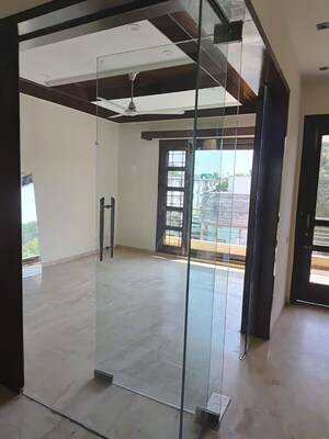 Room in 3 BHK Builder Floor at Sector 27 – for Rent