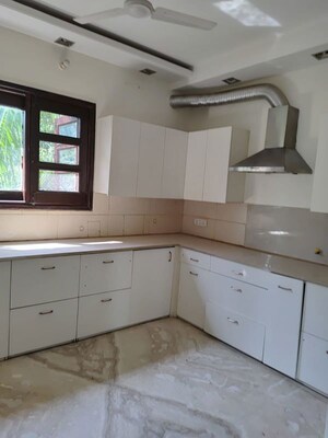 Kitchen in 3 BHK Builder Floor at Sector 27 – for Rent