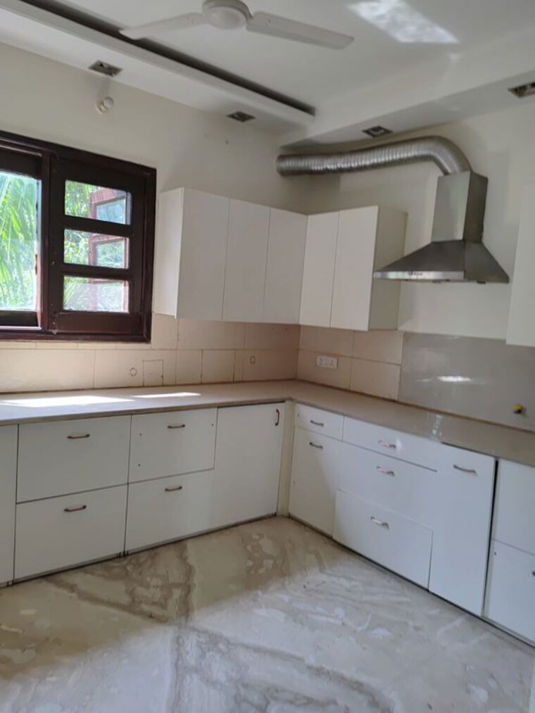 Kitchen, sector 27 3 Bedroom 2600 Sq.Ft. Builder Floor In Sector 27 Chandigarh 10583062
