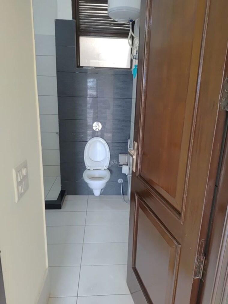 Bathroom, sector 27 3 Bedroom 2600 Sq.Ft. Builder Floor In Sector 27 Chandigarh 10583062
