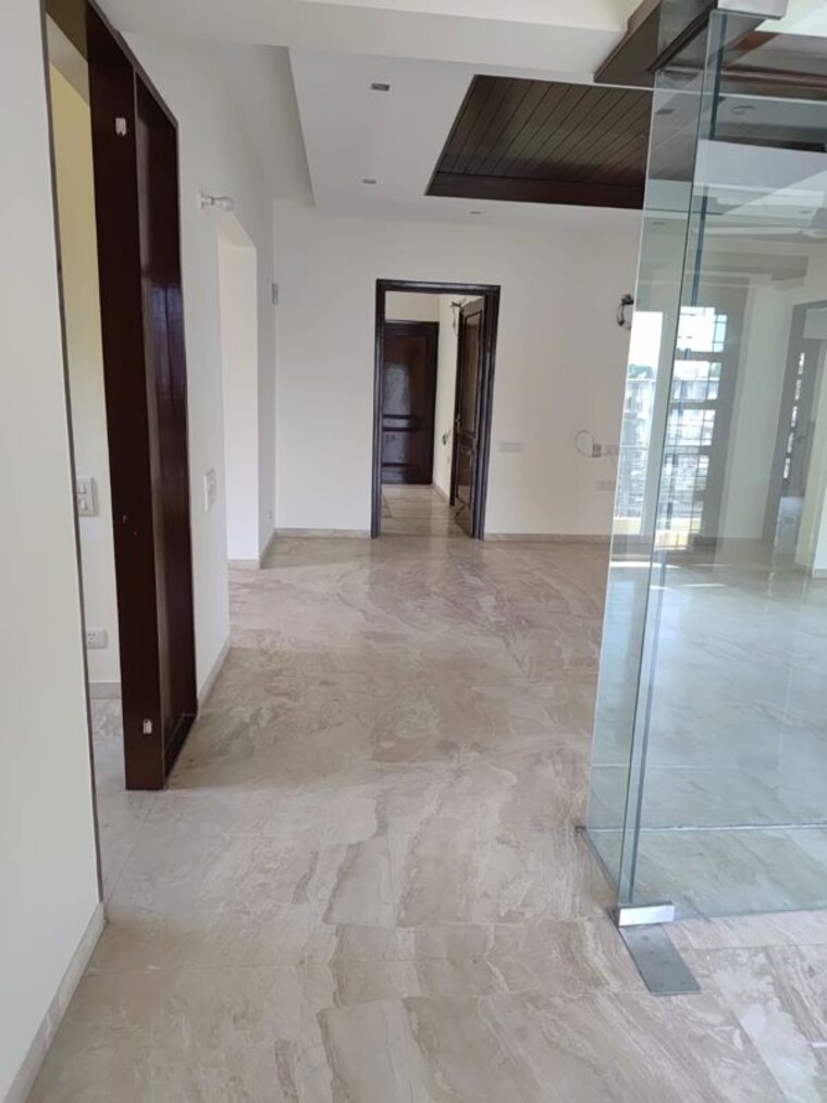 Room, sector 27 3 Bedroom 2600 Sq.Ft. Builder Floor In Sector 27 Chandigarh 10583062