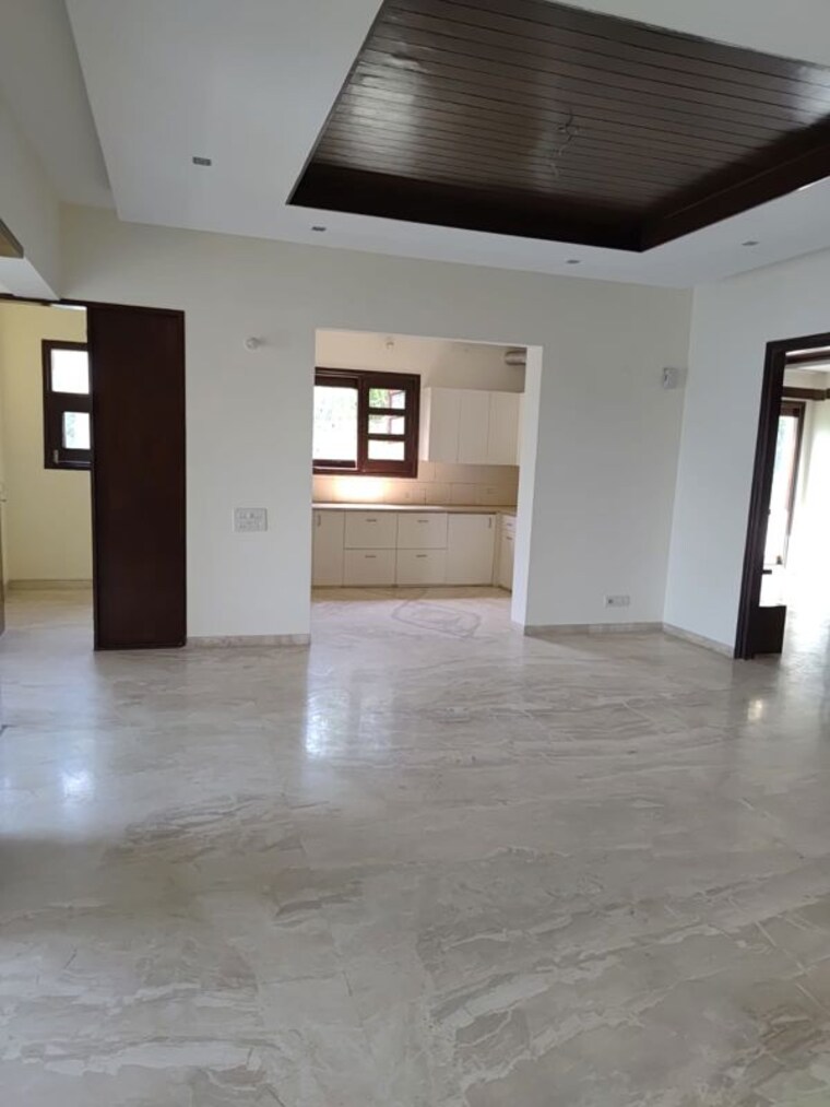 Room, sector 27 3 Bedroom 2600 Sq.Ft. Builder Floor In Sector 27 Chandigarh 10583062