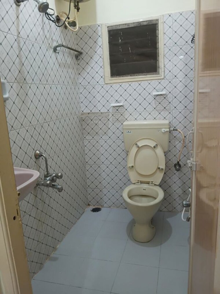 Bathroom, murugesh palya 1 Bedroom 650 Sq.Ft. Builder Floor In Murugesh Palya Bangalore 10583069