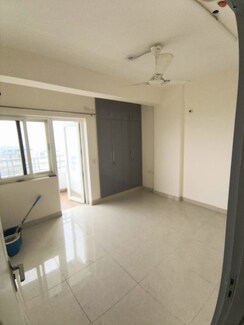 2 BHK + Basement Apartment For Rent in Wegmans Signature Tower