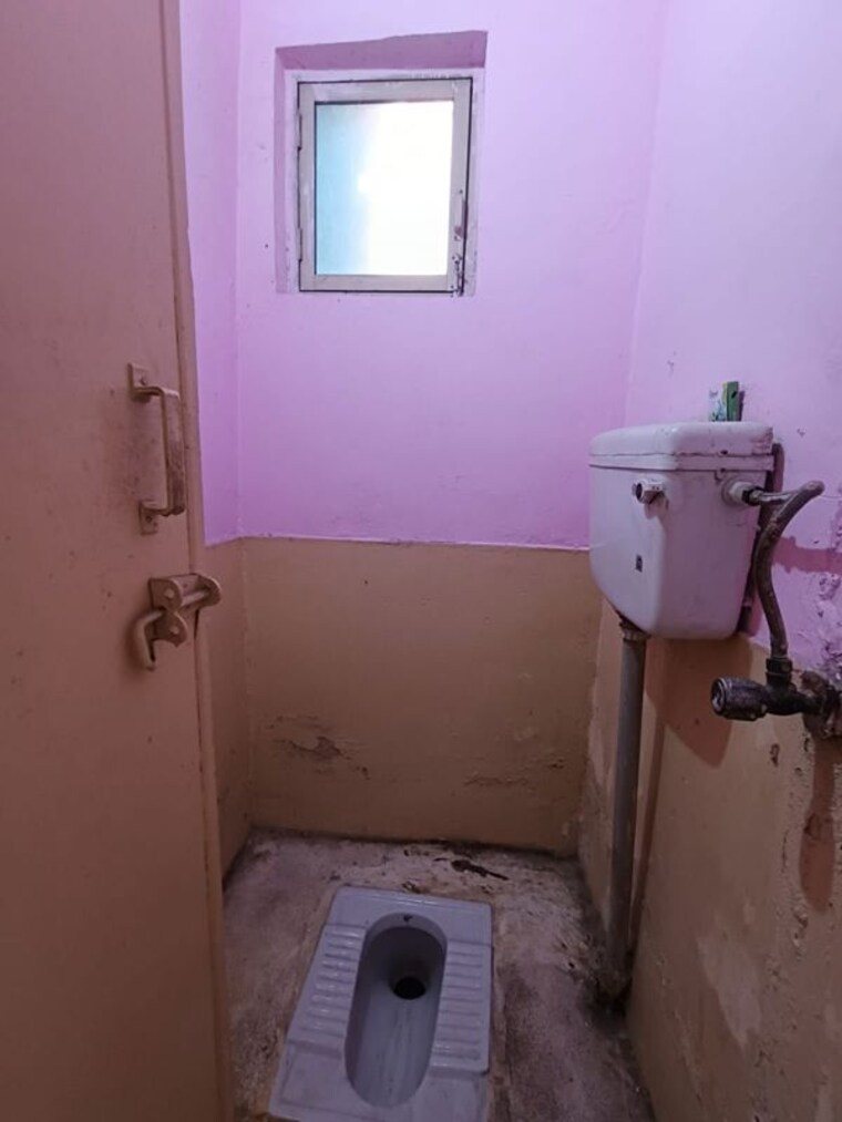 Bathroom, ip extension 3 Bedroom 1250 Sq.Ft. Apartment In Ip Extension Delhi 10583084