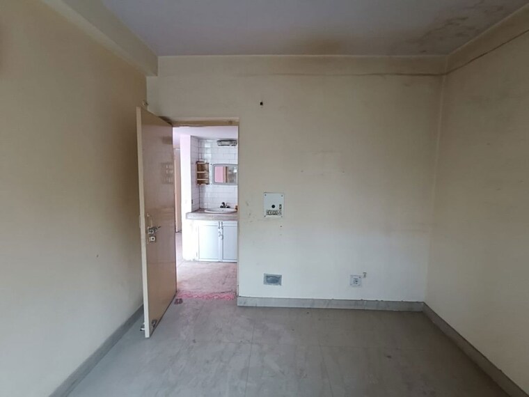 Room, ip extension 3 Bedroom 1250 Sq.Ft. Apartment In Ip Extension Delhi 10583084