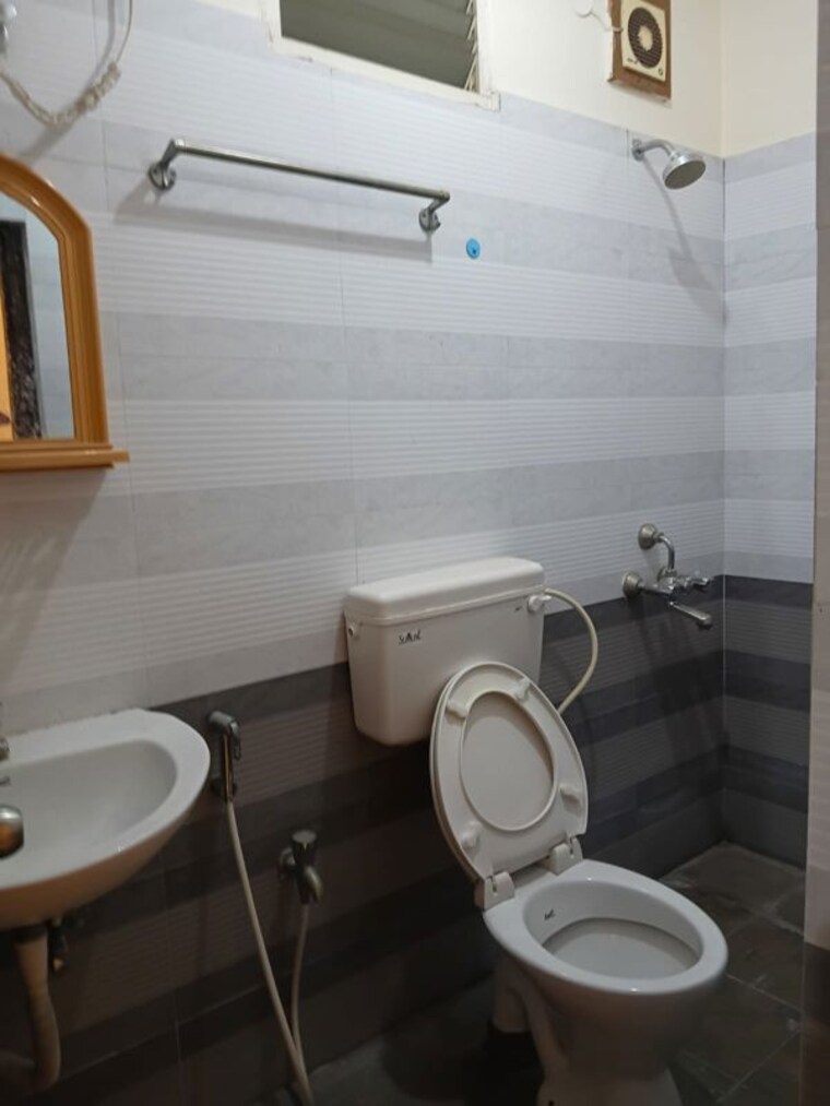 Bathroom, jeevan bima nagar 2 Bedroom 1150 Sq.Ft. Apartment In Jeevan Bima Nagar Bangalore 10583105