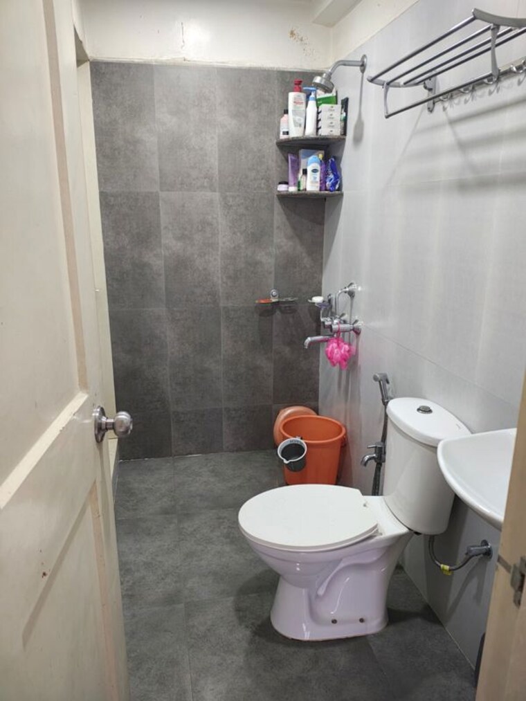 Bathroom, vijay-orovia 1 Bedroom 444 Sq.Ft. Apartment In Ghodbunder Road Thane 10583091