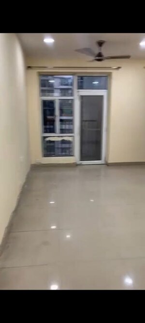 Room in 2.5 BHK Apartment at Gaur City 1st Avenue, Sector 4 Greater Noida – for Rent