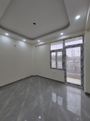 Room in 2 BHK Builder Floor at Shyama Apartments Noida, Sector 49 – for Rent