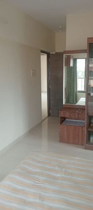 Room in 3 BHK Apartment at Khar West – for Rent